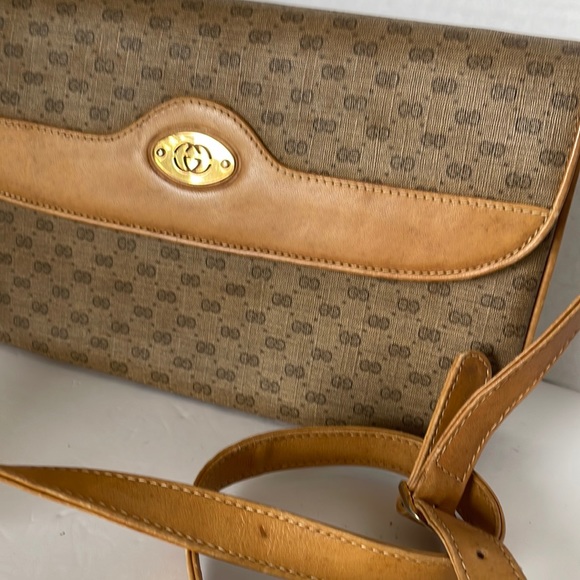 Authentic Gucci Leather Crossbody/Shoulder Bag. - Picture 12 of 15